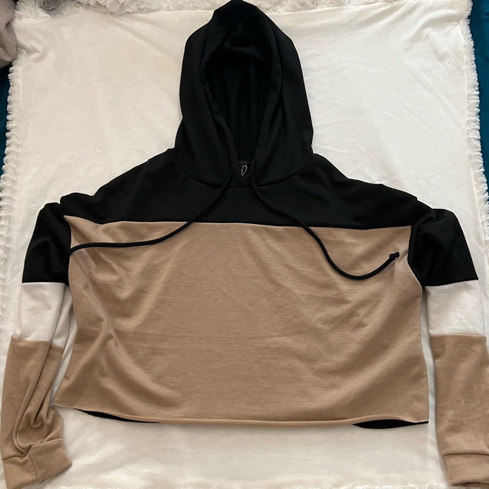 Long sleeve cropped hooded sweater shirt